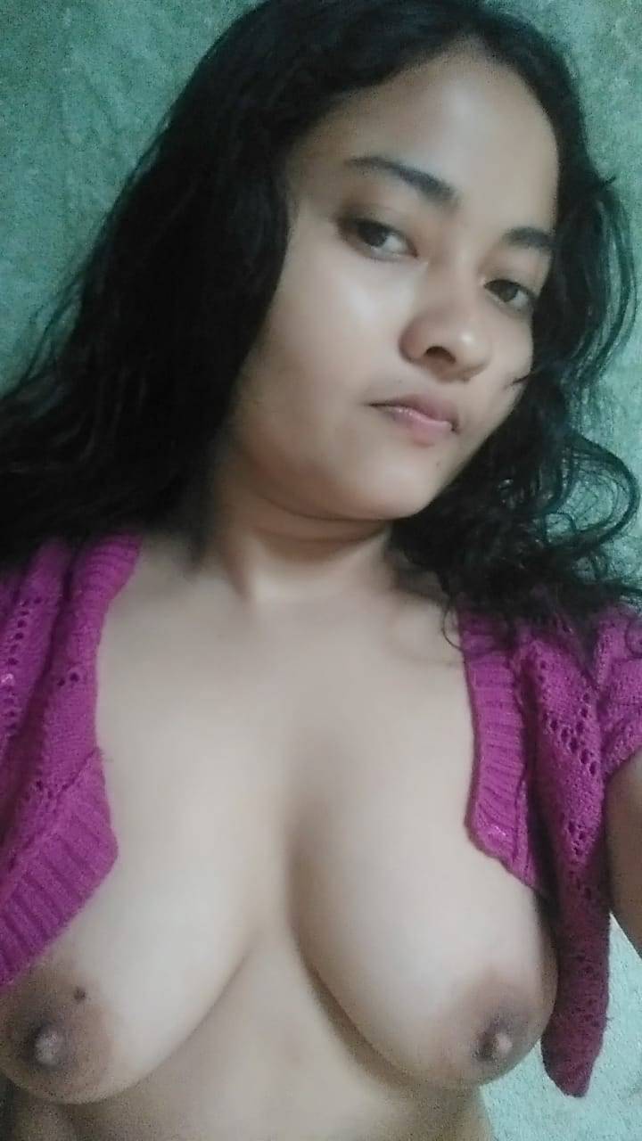 Nangi Selfie