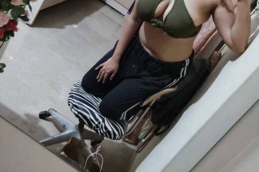 Nangi Selfie