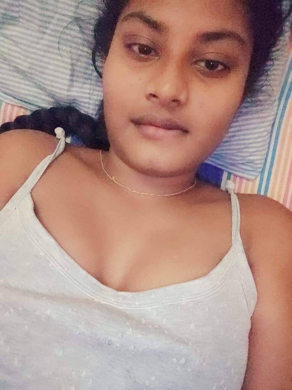 Nangi Selfie