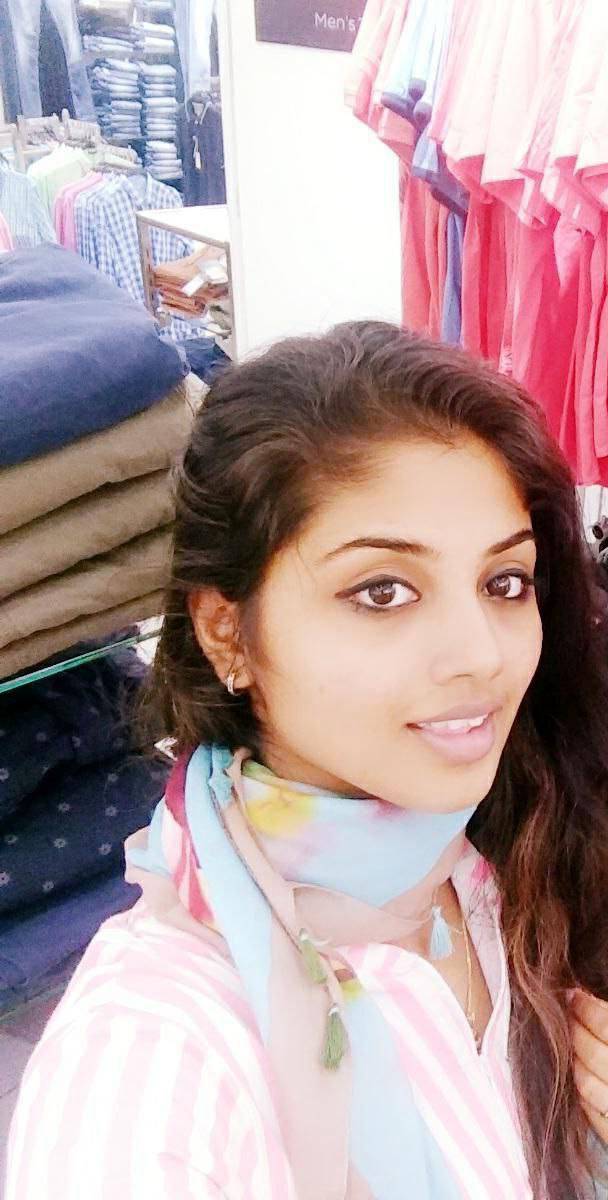 Nangi Selfie