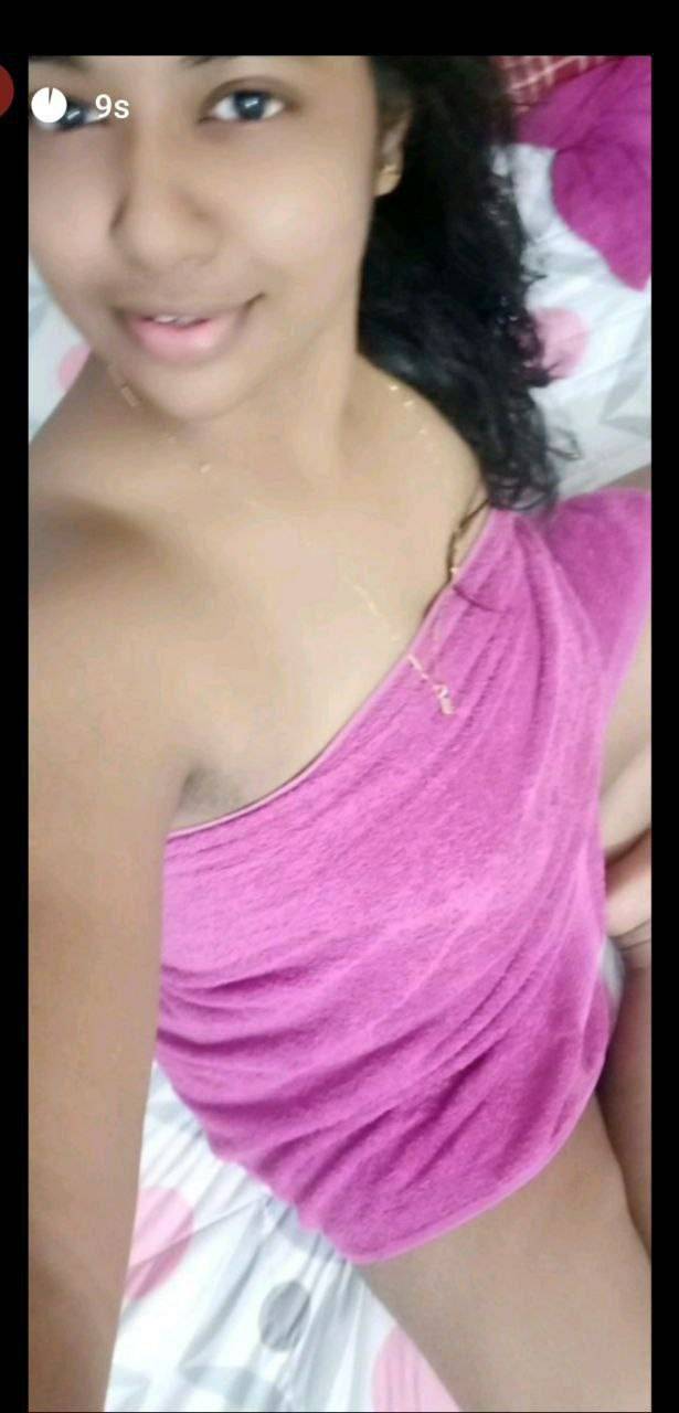 Nangi Selfie