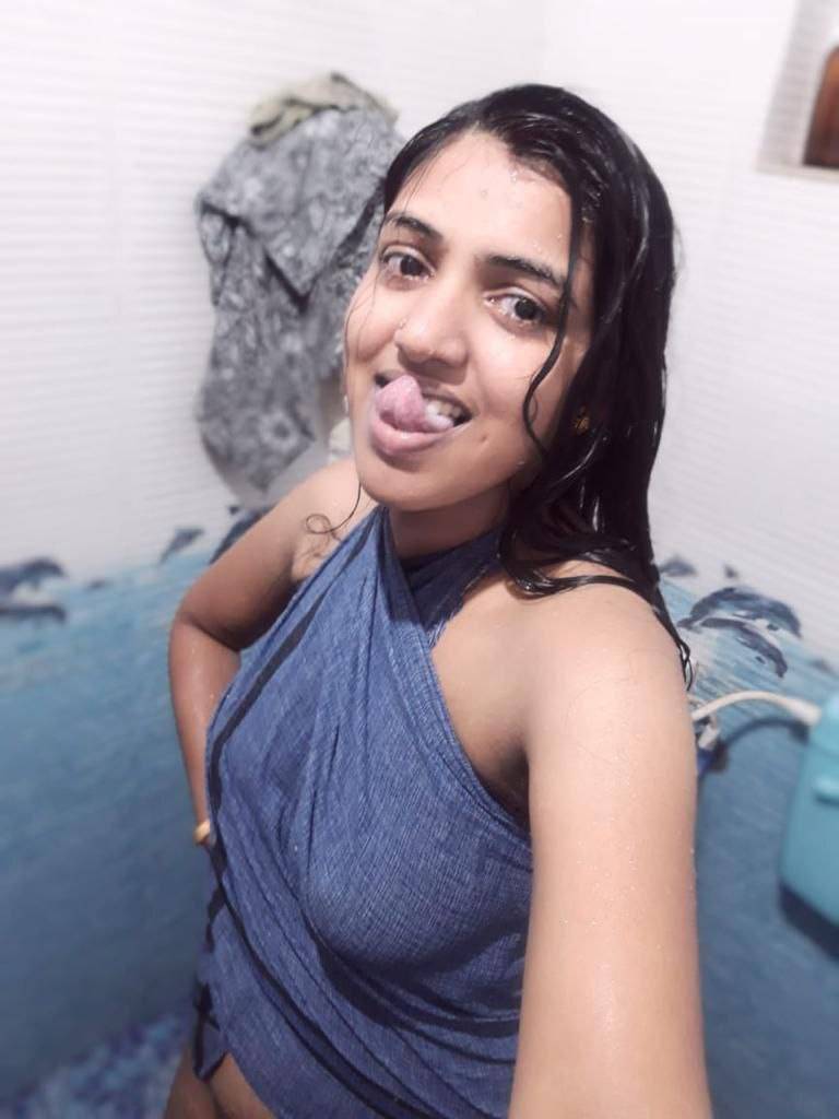 Nangi Selfie