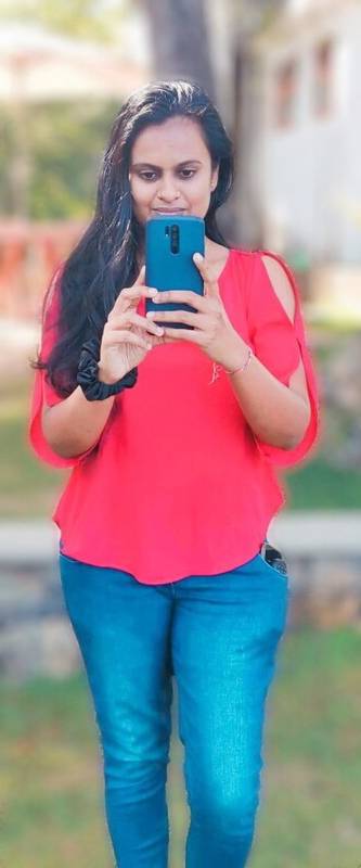 Nangi Selfie