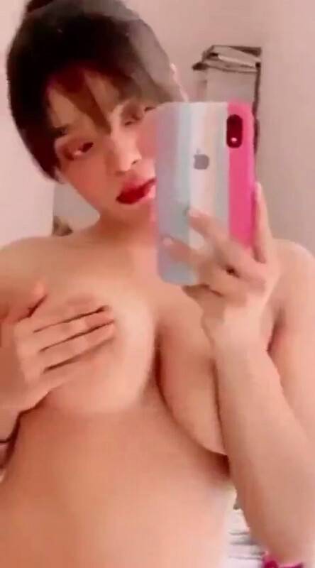 Nangi Selfie