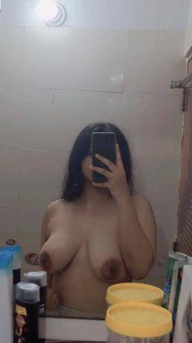 Nangi Selfie