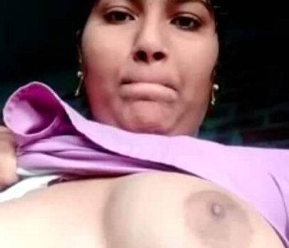 Nangi Selfie