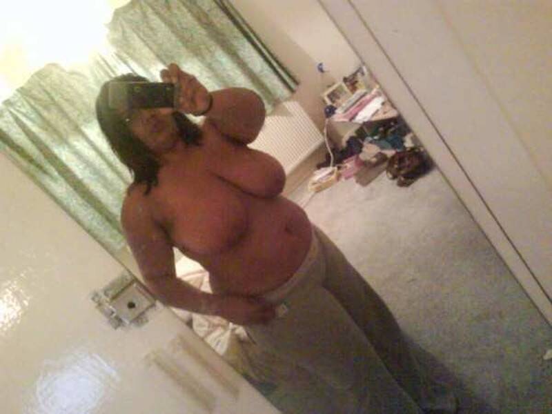 Nangi Selfie