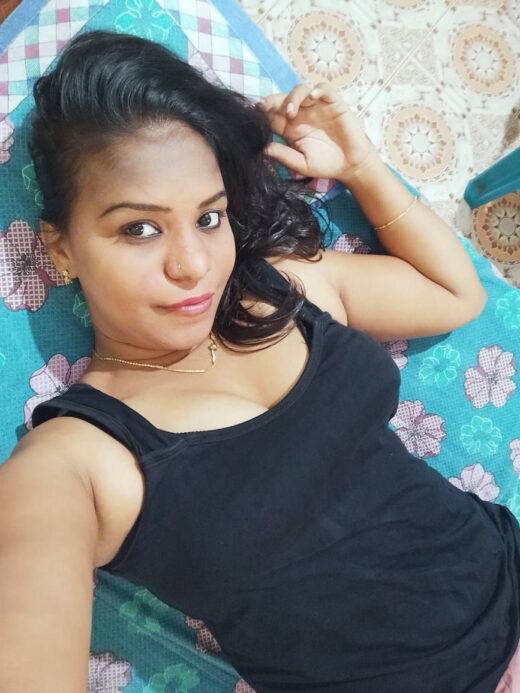 Nangi Selfie