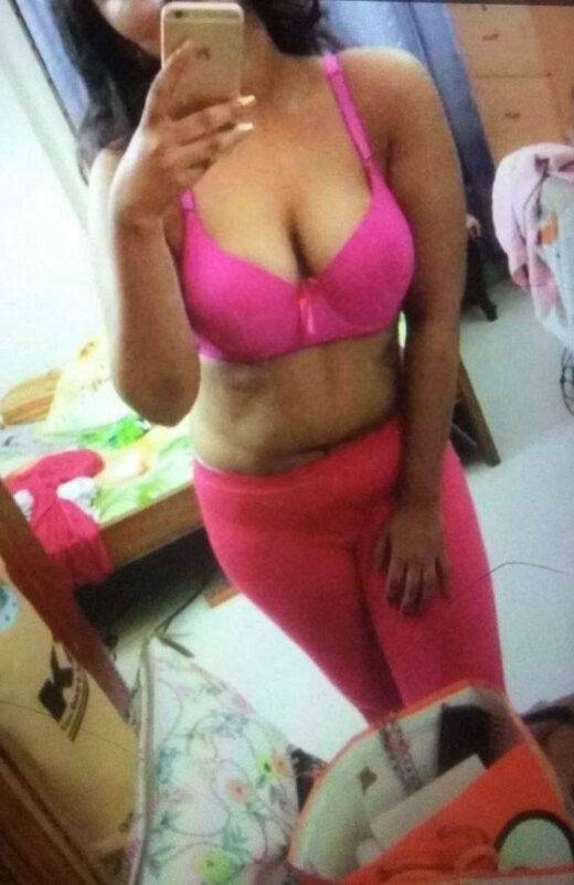 Nangi Selfie