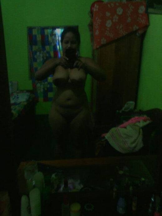 Nangi Selfie