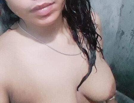 Nangi Selfie