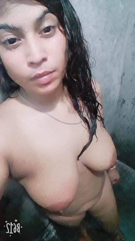 Nangi Selfie