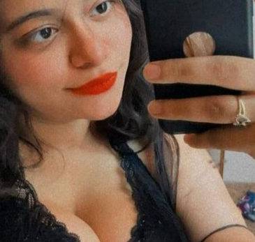 Nangi Selfie