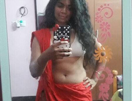 Nangi Selfie