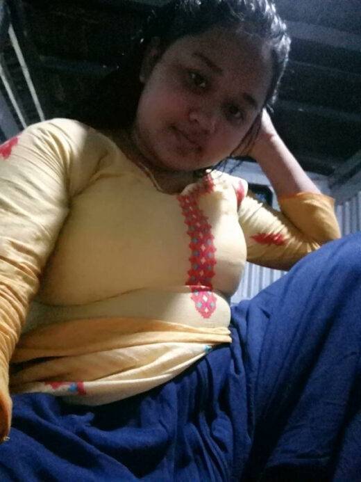 Nangi Selfie