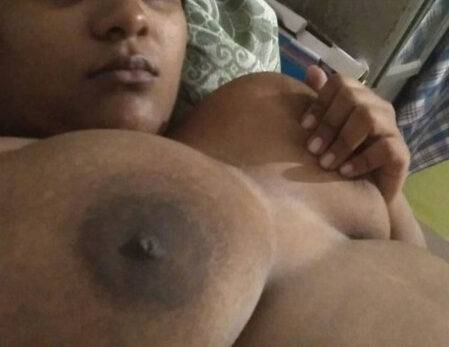 Nangi Selfie