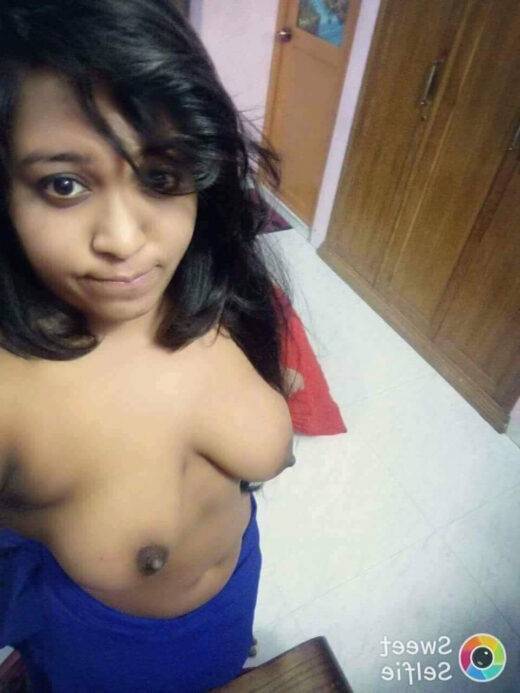 Nangi Selfie