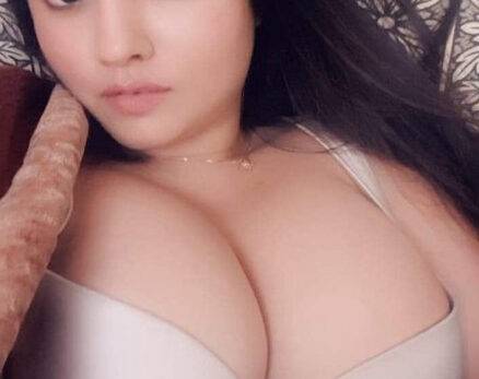 Nangi Selfie