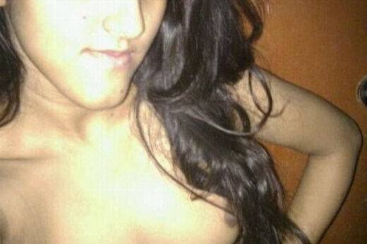 Nangi Selfie