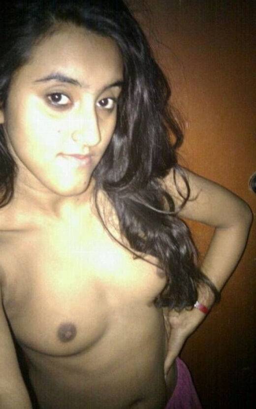 Nangi Selfie