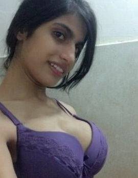 Nangi Selfie