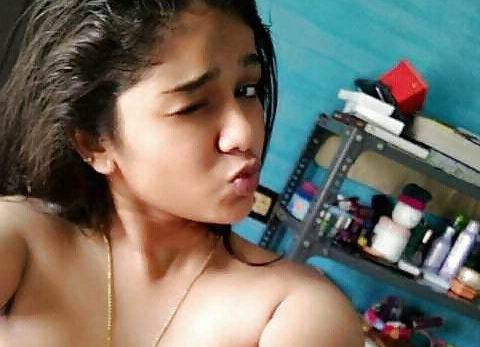Nangi Selfie