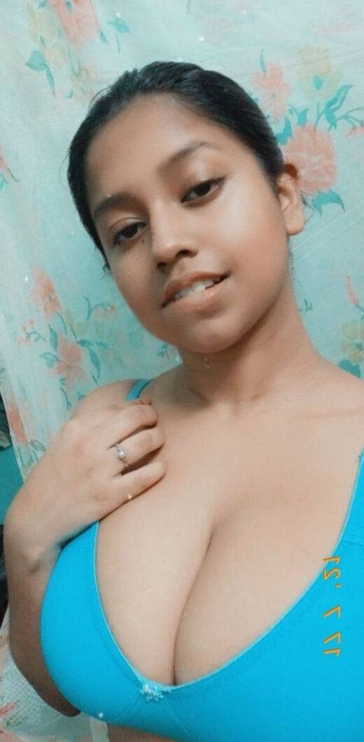 Nangi Selfie