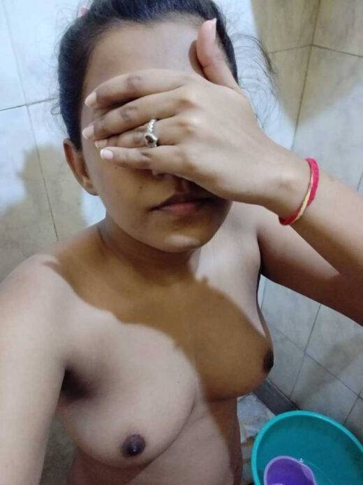 Nangi Selfie