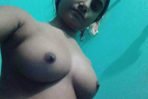 Nangi Selfie