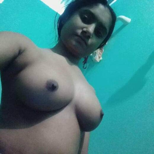 Nangi Selfie