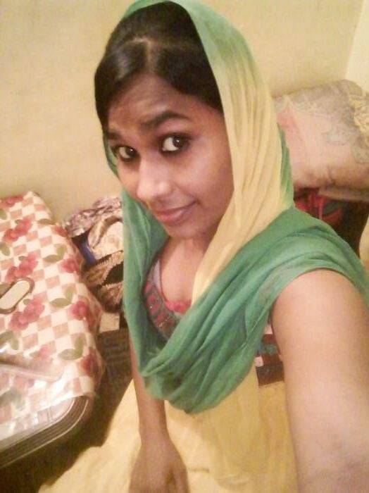 Nangi Selfie