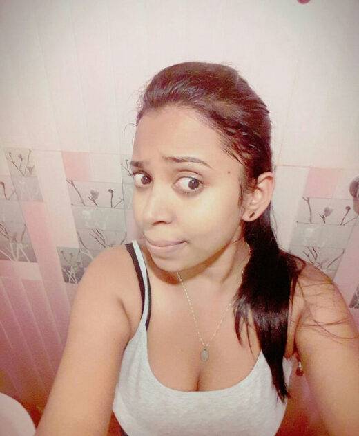 Nangi Selfie