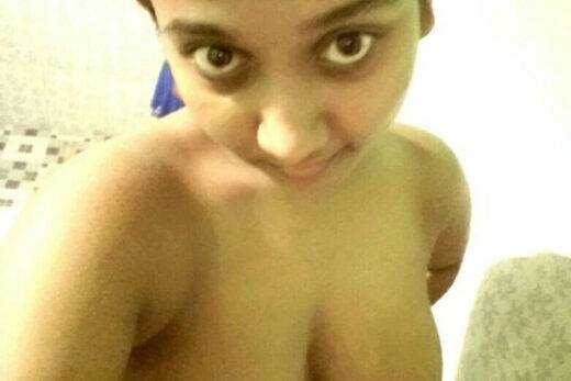 Nangi Selfie