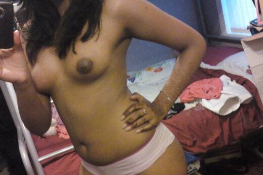 Nangi Selfie
