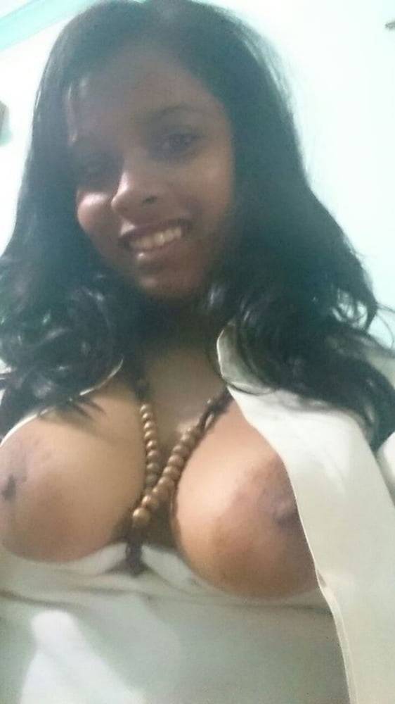 Nangi Selfie