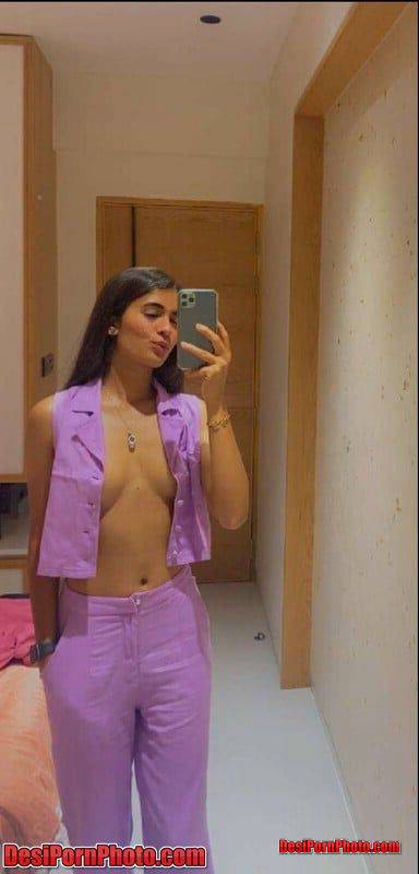 Rich girl ki sexy selfies tight nude boobs