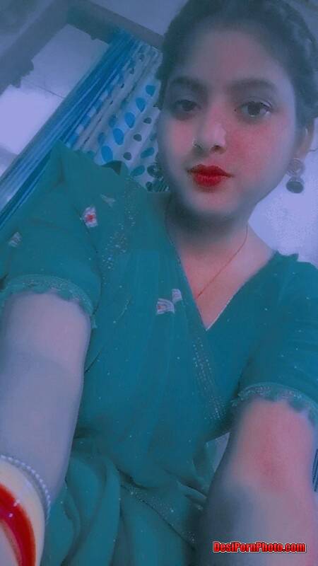 Village bhabhi striptease nangi dikhati hui selfies