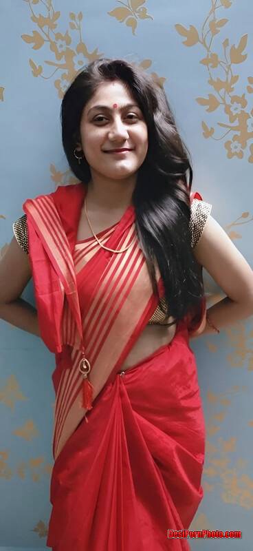 English teacher dikhati hui mango mast boobs in bra and nangi