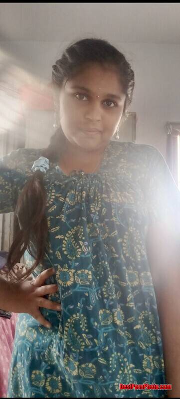 Mallu ladki in bra and panty goes topless for boyfriend