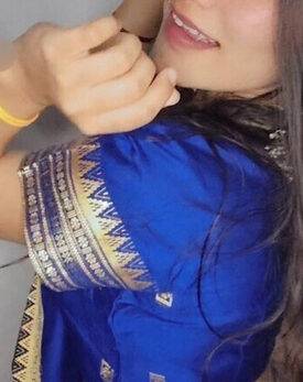 Sexy Marathi bhabhi nangi in front of mirror