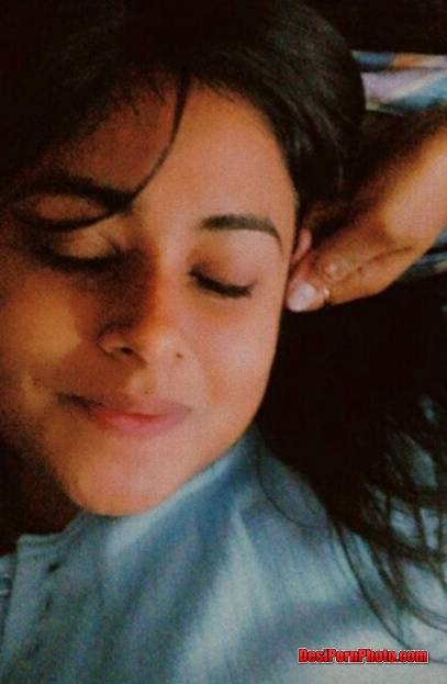 Indian slim and sexy figure nangi chut fingering