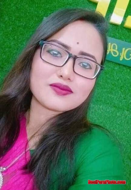 Hairy chut Bengali boudi nangi pics sharing with ex-lover