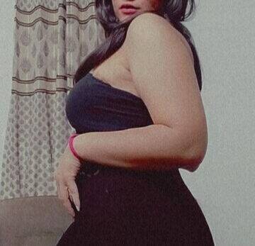 Sexiest Indian figure nahate hue with milky mast boobs dikhati hui