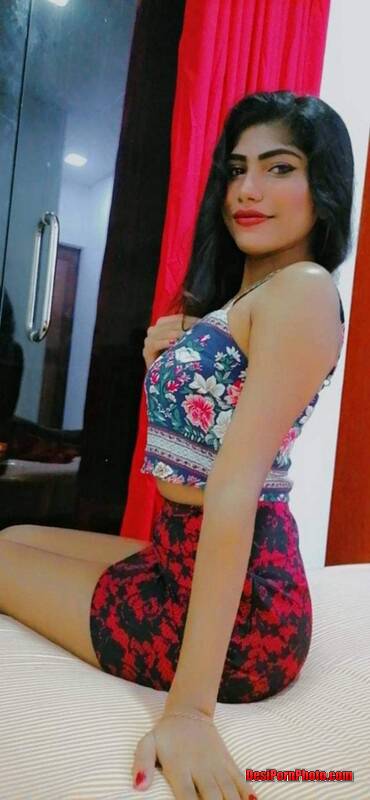 Srilankan sexy ladki nangi black and white pics