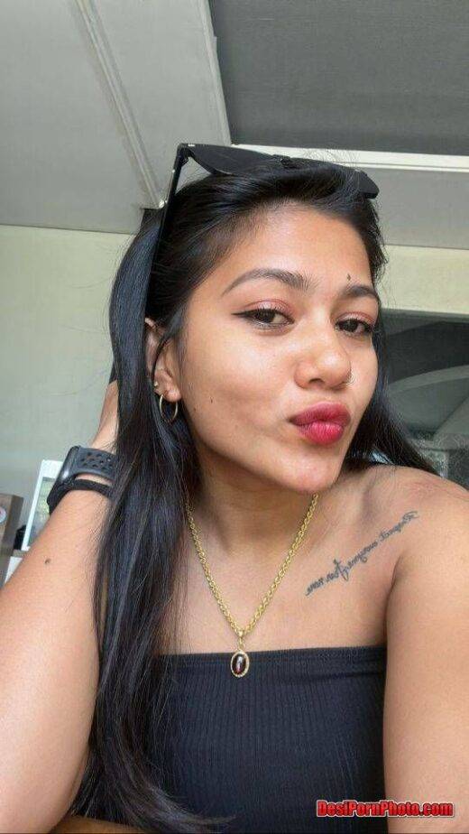 Rich Indian ladki 70 plus nangi pics expose kiya