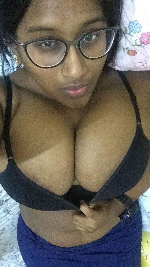 Nangi Selfie